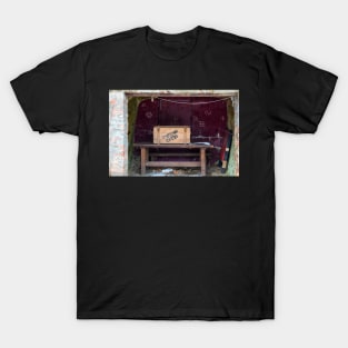 Wooden box with words in Russian Совершенно Секретно (Top Secret) T-Shirt